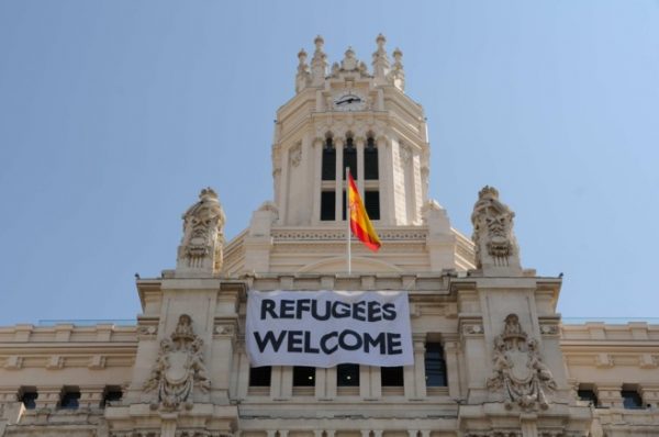 refugees-welcome-600x398 Realojados los 80 refugiados sirios que acamparon en Madrid