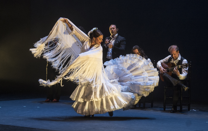 resized_4-pastora-galv_n_suma-flamenca2 Flamenco y Suma: Trilogía de danza, cante y toque