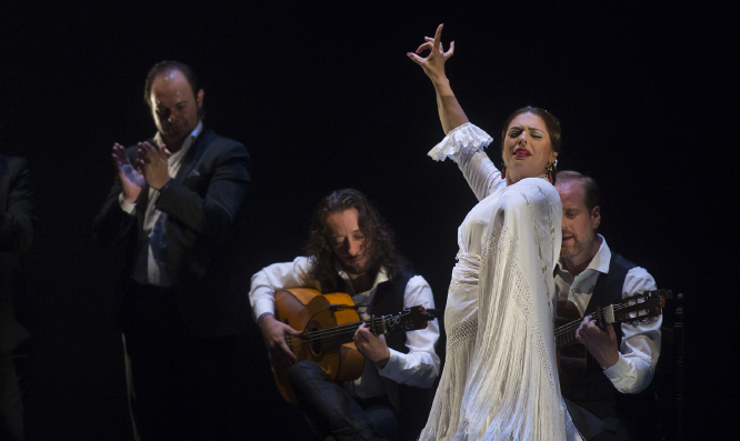 resized_5-pastora-galv_n_suma-flamenca1 Flamenco y Suma: Trilogía de danza, cante y toque