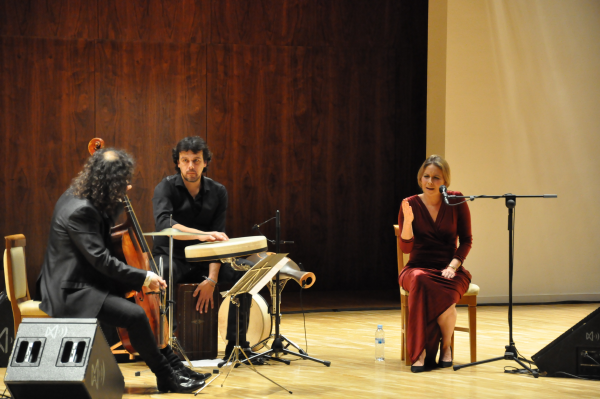 Rocío Márquez, Fahmi Alqhai y Agustín Diassera en 'Diálogos de viejos y nuevos sones'. Auditorio Nacional de Madrid. Foto CNDM