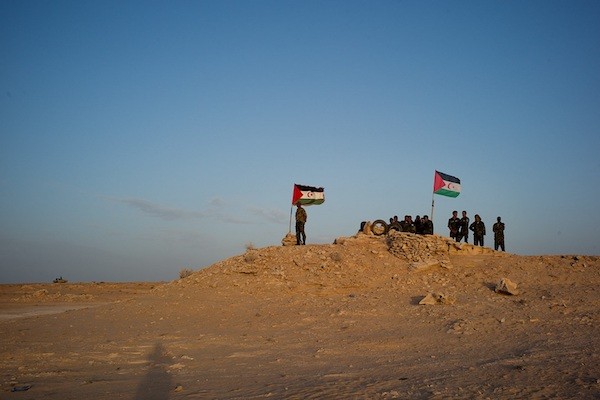 saharauis-carretera-guerguerat Marruecos retira las tropas situadas fuera del muro del Sahara