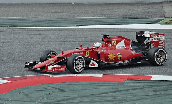 sebastian-vettel-ferrari-cc-by-2-0-alberto-g-rovi-600x365 Hamilton vuelve a reinar en la F1