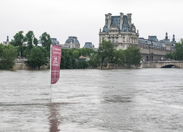 sena-crecida-louvre-201606 El Sena: un río que marca la vida en París