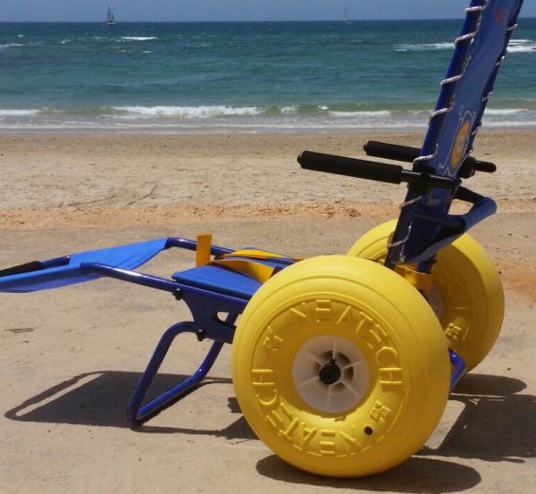 silla-de-ruedas-de-playa-tumbona-600x553 Viajeros con discapacidad: ¿todo accesible?