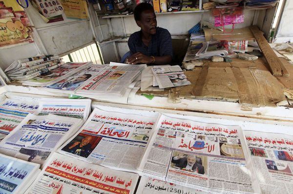 sudan-jartun-quiosco-periodicos-600x397 Sudán: sigue la confiscación de diarios y crece la protesta social