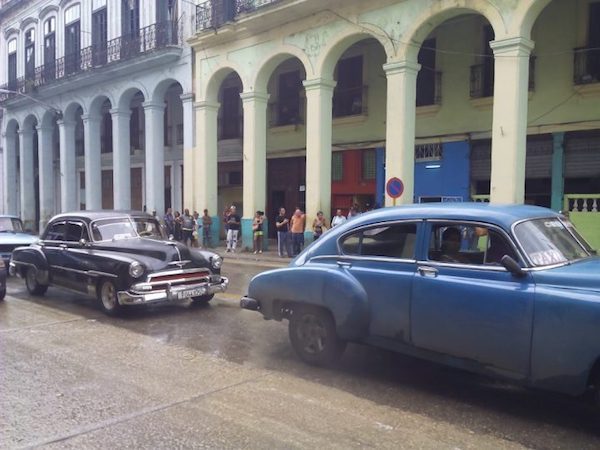 taxis-la-habana-pressenza-600x450 Taxi y lucha de clases en Cuba