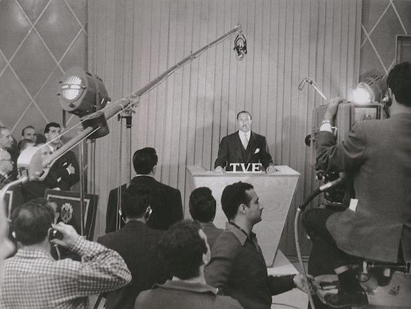 tve-19561028-arias-salgado-600x452 60 años de televisión en España