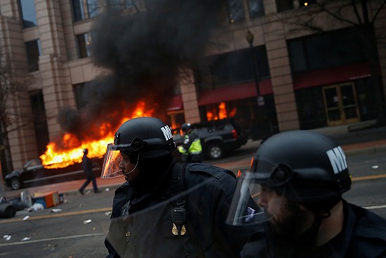 usa-trumpinauguration-protests Periodismo en EE.UU.: acusaciones de amotinamiento en Washington