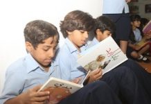 Niños en el Festival del Libro de Charjah