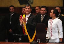 Rafael Correa toma posesión de la presidencia para un tercer mandato el 24 de mayo de 2013. Foto: Micaela Ayala (Andes)