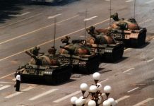 (C) Jeff Widener. Plaza de Tiananmen, Pekín, 5 de junio de 1989