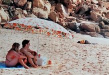 (C) Javier Bauluz. Playa de Zahara de los Atunes (Cádiz), 2 de septiembre de 2000