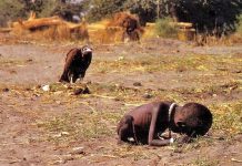 (C) Kevin Carter. "El niño y el buitre", Sudán, 1993, Premio Pulitzer, 1994