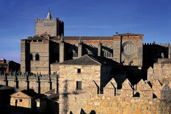 Avila-Ciudad-Patrimonio-de-la-Humanidad-de-España-550 Teresa de Jesús tampoco les votaría