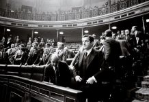 (C) Manuel López. Adolfo Suárezen el Congreso de los Dipotados, 1976