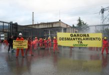 Voluntarios de Greenpeace piden el desmantelamiento de Garoña (c) Greenpeace / Mario Gómez