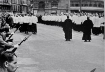 Caio Garrubba. Procesión de Semana Santa en Madrid, años 60. De la exposición 'Weltausstellung der Photographie", 1964