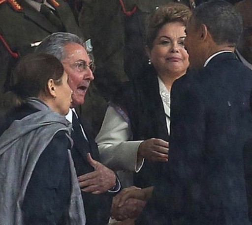 obama-castro-funeral-mandela Cuba y EEUU normalizarán relaciones diplomáticas en una medida audaz