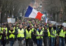 RTL informaba de una participación menor de manifestantes de los gilets jaunes en Toulouse el 29 12 2018