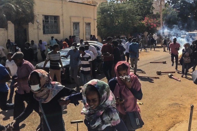 anti-government-demonstration-in-sudan Sudán: represión, asesinatos y poesía en la ‘revuelta del pan’