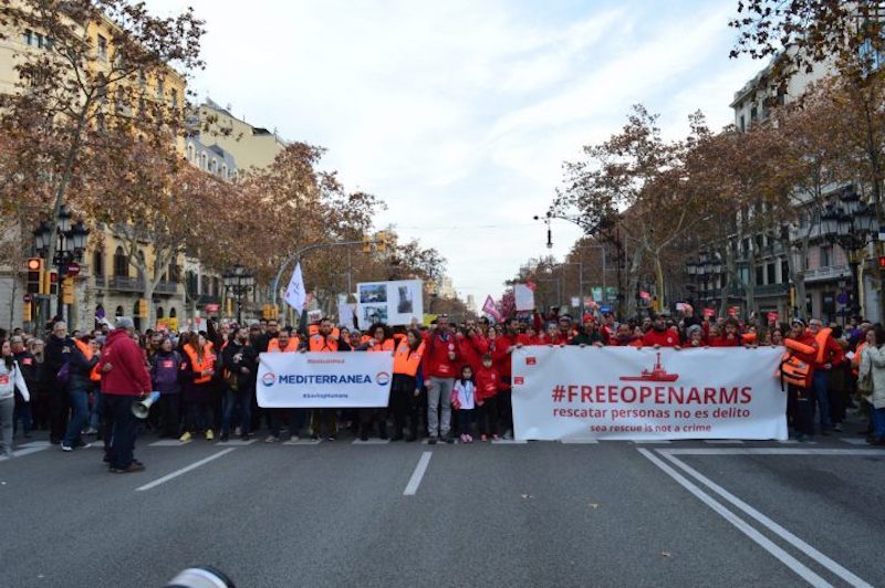 open-arms-barcelona-eva-marin-pressenza Open Arms: cientos de personas piden que vuelva al Mediterráneo