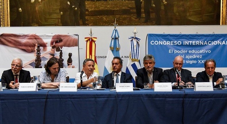 argentina-mesa-congreso-ajedrez-educativo Argentina: Congreso de Ajedrez educativo y discriminación a las ajedrecistas