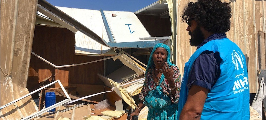 mujer-tawargha-triq-al-matar-tripoli-acnur-tarik-argaz Emergencia humanitaria en Libia: medio millón de personas sin agua ni comida