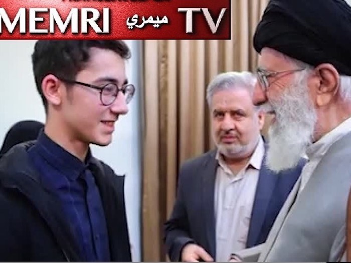 ali-jamenei-saluda-al-jugador-irani-aryan-gholami Irán e Hizbulá usan el ajedrez contra Israel