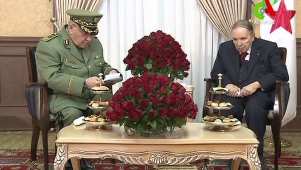 bouteflika-chef-armee-600x339 El ejército deja caer a Bouteflika