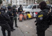 Agentes de la DGCIM con detenidos en Caracas