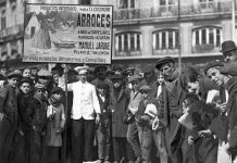 Publicidad en la Puerta del Sol en Madrid, 1911