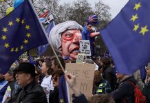 Theresa May caracterizada como mentirosa en la manifestación contra el Brexit en Londres, 23 de marzo de 2019