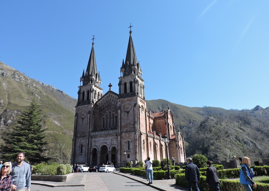 adriana-bianco-basilica-de-covadonga Asturias es España, lo demás tierra conquistada