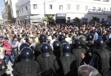 Protestas populares en las calles del Rif reprimidas por las fuerzas del orden.