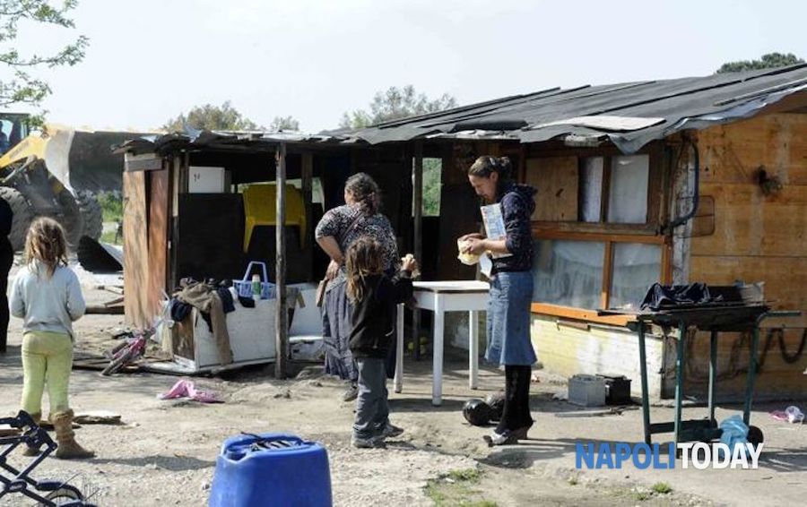 campamento-gitano-giugliano Dramática situación de los gitanos en Italia