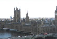 ONU/Omar Musni. El palacio de Westminster en el centro de Londres, en una vista tomada desde el río Támesis.