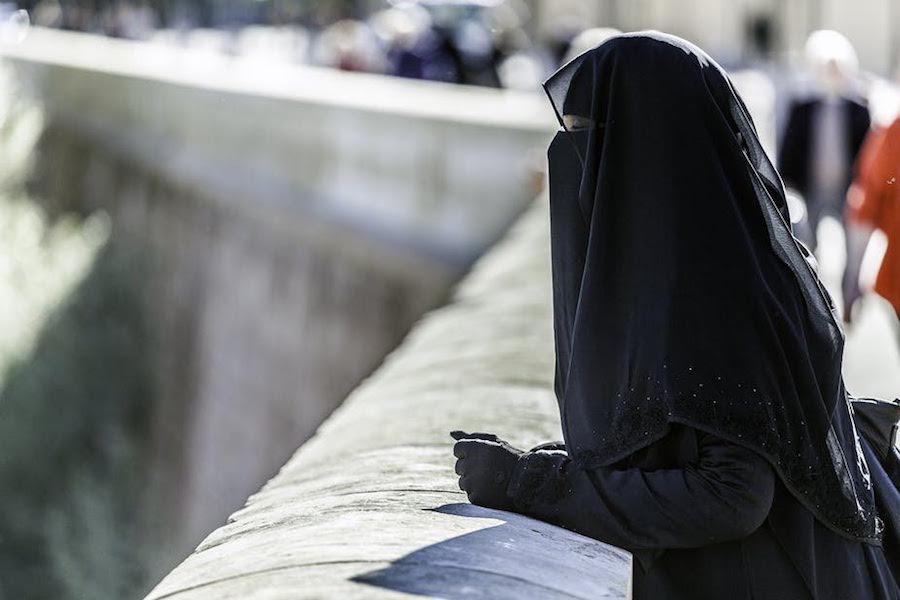 mujer-con-niqab Periodismo en España: detenido el fotoperiodista Antonio Sempere