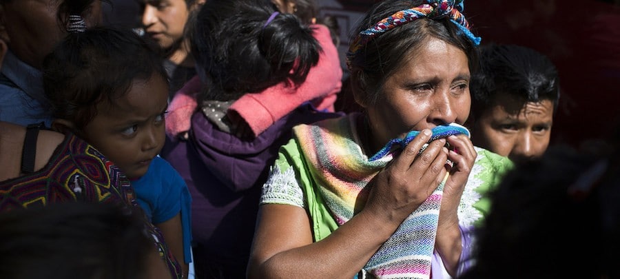 unicef-tanya-bindra-mujer-llora-hijo-deportado Bachelet denuncia las condiciones que sufren los migrantes y refugiados en EE. UU.