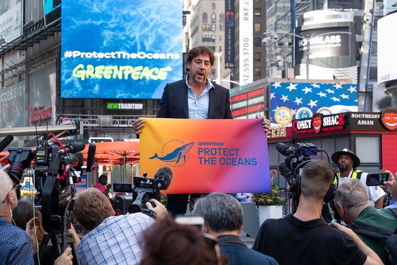 Javier-Bardem-en-Nueva-York-con-Greenpeace Javier Bardem insta en la ONU a proteger la biodiversidad de los océanos