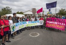 Activistas medioambientales contra las explotaciones de gas fósil en Portugal