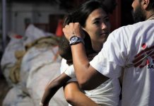 MSF / Hannah Wallace Bowman: personal de Médicos Sin Fronteras atiende a los náufragos rescatados por el Ocean Viking