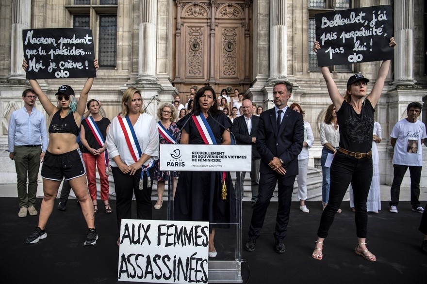 feminicidios-París-protestas Francia: homenaje en la alcaldía de París a las víctimas de violencia machista