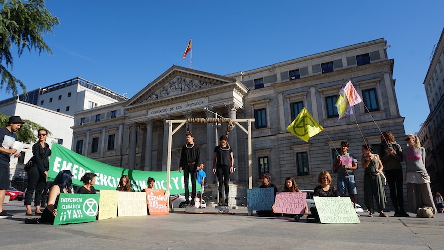 Congreso-patibulo-rebelión Extinction Rebellion promueve la rebeldía no violenta contra la emergencia climática