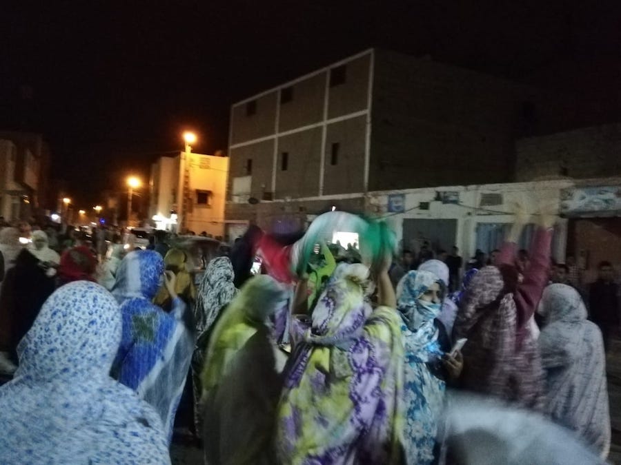 Manifestantes-saharauis-El-Aaiún Condenas a prisión por manifestarse en la capital del Sahara