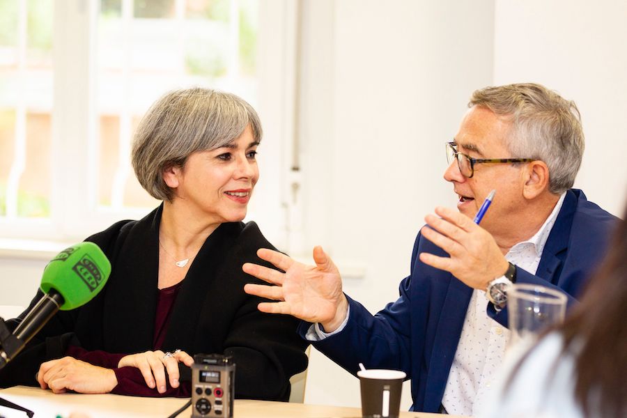 Alicia-Martín-y-Manuel-González-AEM-2019 La escultora Alicia Martín premio Antonio de Sancha de los Editores de Madrid