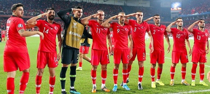 Selección-Turquía-saludo-militar-contra-Albania La invasión turca de Siria crea problemas en el futbol español y europeo