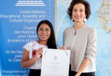 UNESCO/Christelle Alix: Yalitza Aparicio recibe el nombramiento de embajadora de Buena Voluntad de la UNESCO de manos de Audrey Azoulay, directora general de ese organismo