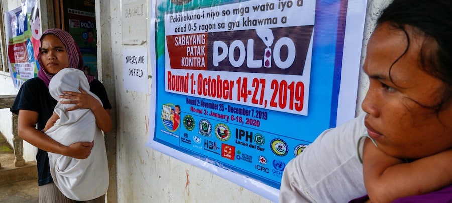 Unicef-Jeoffrey-Maitem-vacunación-contra-la-polio-en-Filipinas OMS: eliminada la cepa del tipo 3 del virus natural de la poliomielitis