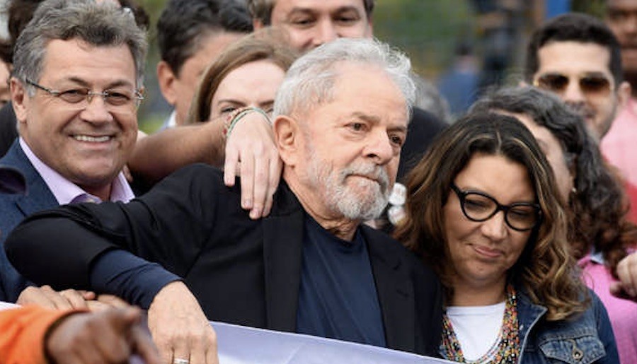 Lula-abnadona-prisión-20191108 Lula da Silva en libertad provisional agita la política brasileña