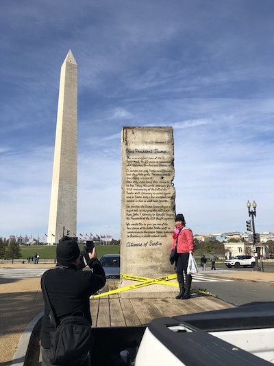 Muro-Berlin-en-Washington Die offene gesellschaft equipara el Muro de Berlín con el muro de Donald Trump